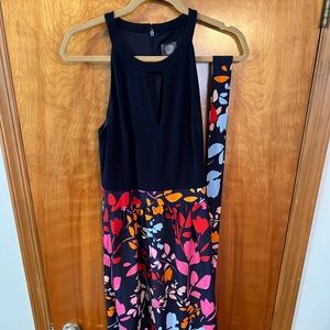 Vince Camuto Navy size 8 maxi long flowy high waist dress high key hole neck